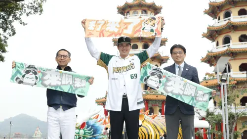 中職／黃子鵬冤家郭阜林成神秘嘉賓　雄鷹火速推出「來啊！」毛巾
