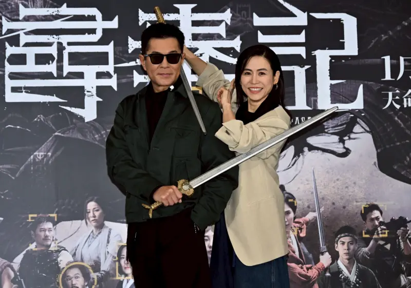 ▲古天樂（左）認了與宣萱（右）不只是好朋友，是老拍檔，這次一起來台灣宣傳《尋秦記》電影版，只待短短兩天一夜，如果有機會在台灣多留，他最想做的竟然是在飯店睡一天覺補眠。（圖／記者林調遜攝）