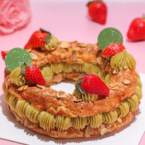 ▲台北晶華酒店甜點行政主廚羅倫也推出多樣草莓甜點，圖為「法式經典草莓慕斯蛋糕」。（圖／晶華酒店提供 www.regenttaiwan.com）