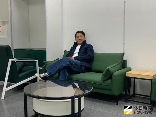 ▲台鋼雄鷹「皇鷹學院」開箱，洪一中總教練介紹教練室。（圖／記者陳柏翰攝）