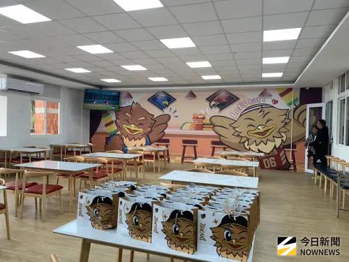 ▲台鋼雄鷹「皇鷹學院」開箱，天鷹、獵應專屬選手餐廳。（圖／記者陳柏翰攝）