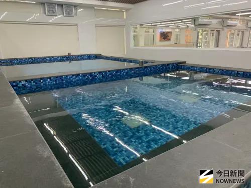▲台鋼雄鷹「皇鷹學院」開箱，水療室備有2池溫控治療池。（圖／記者陳柏翰攝）