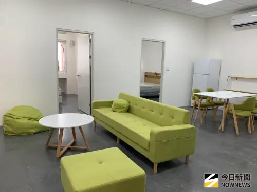 ▲台鋼雄鷹「皇鷹學院」開箱，選手家庭房為2房1廳。（圖／記者陳柏翰攝）