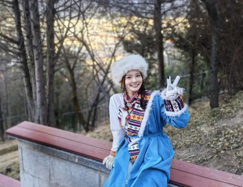 ▲林莎（如圖）接下《大陸尋奇》主持棒，登上海拔四千公尺錄外景，對體力來說是真正的考驗，她坦言：「因為沒去過高原，會擔心能不能適應。」（圖／中視提供）