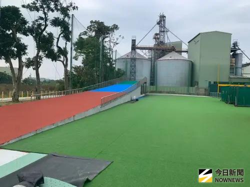 ▲台鋼雄鷹「皇鷹學院」開箱，應球隊教練需求，三壘側打造「好漢坡」。（圖／記者陳柏翰攝）