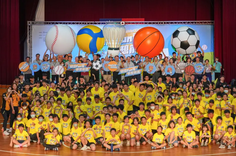    ▲台電也自2016年起舉辦暑期限定「球類Fun電營」，讓現役國手擔任夏令營學員教練，去年共吸引3,600名學童一起嗨玩球，至今更有超過2.2萬名學童參與。（圖／台電提供）  