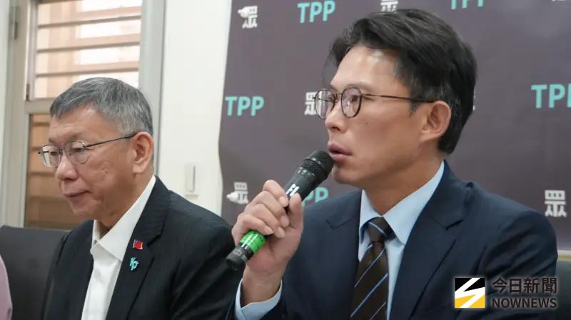 ▲民眾黨前主席柯文哲拜會立法院韓國瑜院長，之後與民眾黨主席黃國昌（右）一同在黨團舉行記者會。（圖／記者呂炯昌攝，2026.01.09）