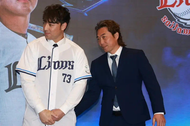 ▲統一獅連續2年將主力球星送出國，有球迷發現總教練林岳平（右）面色凝重，他也笑著澄清，表示只是回想到當年林安可入隊，想往二刀流發展，曾讓他很苦惱。（圖／記者葉政勳攝 , 2026.01.09）