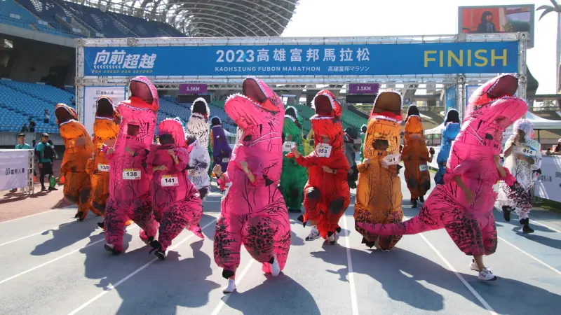 ▲2026高富馬最速恐龍爭霸賽回歸國體場田徑場內舉行。（圖／高市府運發局提供）