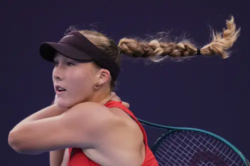 影／超準！火車鳴笛和發球「神同步」　俄羅斯網球天才少女被逗笑
