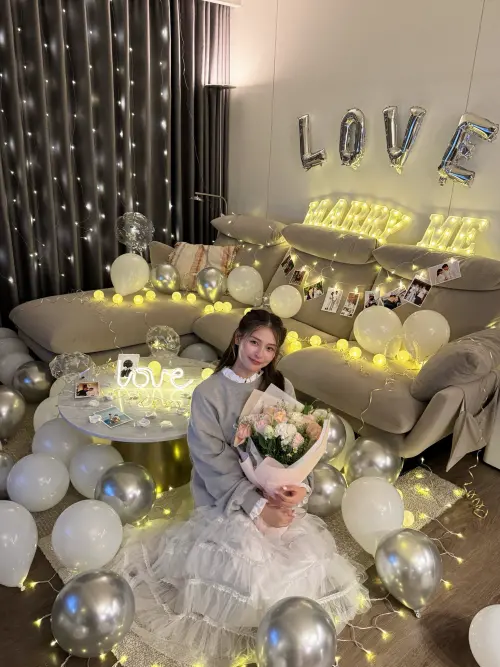 ▲▼管麟向吳季璇求婚成功，現場布置溫馨又浪漫。（圖／管麟 PeterKuan臉書）