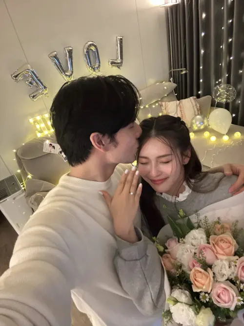 ▲▼管麟向吳季璇求婚成功，現場布置溫馨又浪漫。（圖／管麟 PeterKuan臉書）