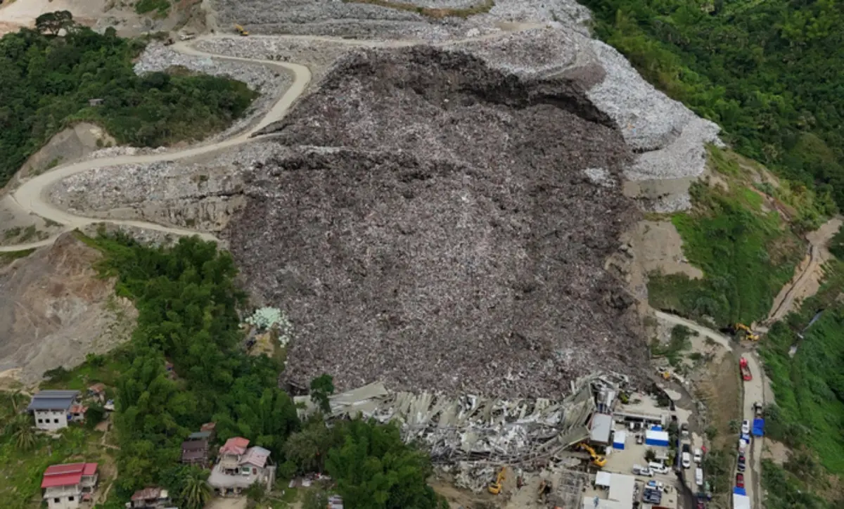 ▲菲律賓宿霧市郊區一處大型垃圾掩埋場，8日發生坍塌事故，多人慘遭活埋，釀成傷亡。（圖／達志影像／美聯社，下同）（圖／美聯社／達志影像）