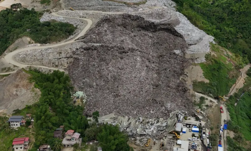 菲律賓巨大「垃圾山」崩塌!多人慘遭活埋 驚悚畫面曝光