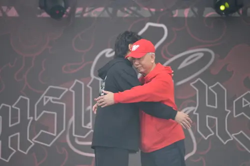 ▲魏應充在台上細數徐若熙復健的艱辛過程，透露曾親自請託醫生「好好照顧若熙」，展現對子弟兵的重視。（圖／記者林柏年攝）