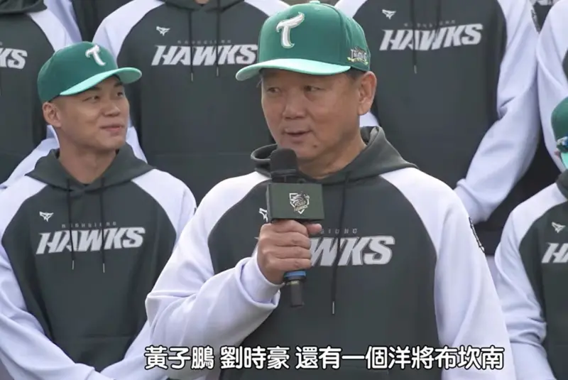 影／洪總脫稿演出畫面曝光！吳念庭、王柏融都笑了　親曝當下反應