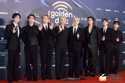 金唱片紅毯／Stray Kids I.N、HAN不耍帥！狂比愛心被笑走錯棚
