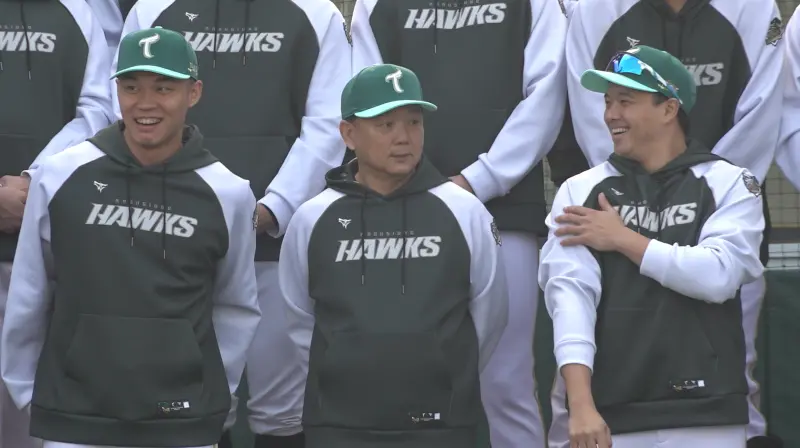 影／洪總脫稿演出畫面曝光！吳念庭、王柏融都笑了　親曝當下反應