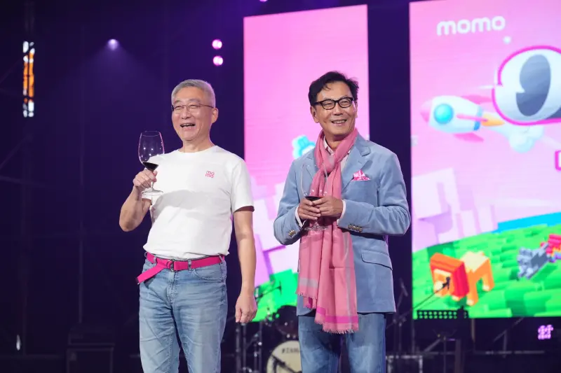 momo謝年會送破千萬！年終派對拚演唱會　麋先生、郭靜都來了