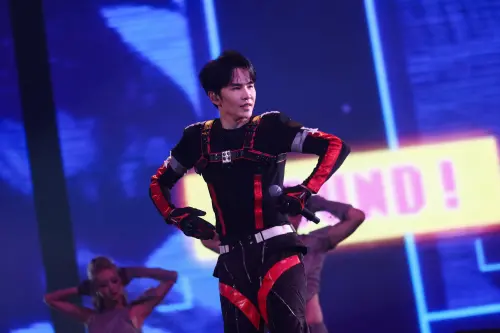 ▲Energy（如圖）今（10）日晚間在台北小巨蛋開唱，他們身穿騎士勁裝開場，帶粉絲穿越時空到未來。圖為牛奶，2025年高雄場演出畫面。（圖／相信音樂提供）