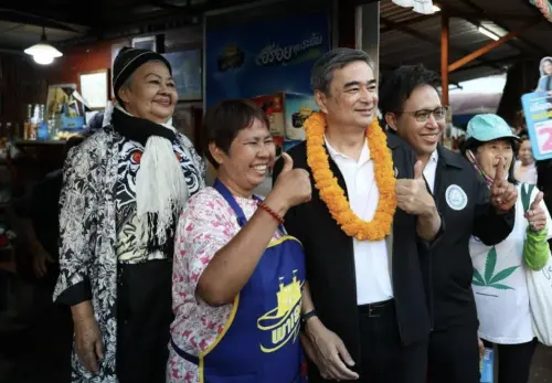 泰國大選同晚互別苗頭！為泰黨打反貧窮牌　民主黨喊告別政治交易
