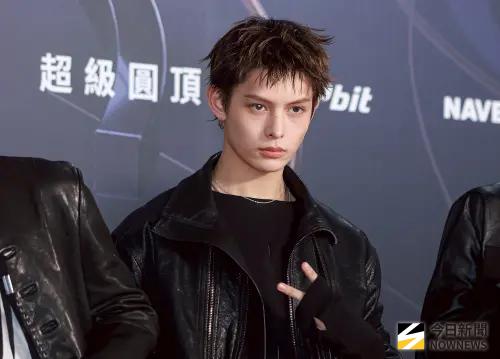 ▲趙雨凡帶CORTIS踏上金唱片紅毯。（圖／記者葉政勳攝）