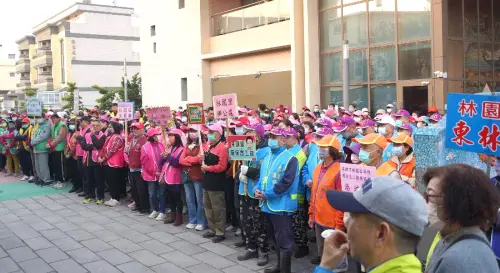 ▲台灣中油公司石化事業部舉辦林園區歲末年終大掃除及登革熱防治宣導活動，各社區民眾踴躍參與，以維護宜居生活環境。(圖／中油石化事業部提供)