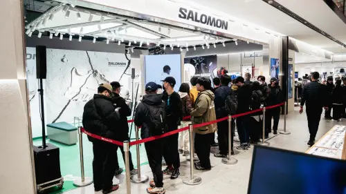 ▲「SALOMON XT-6 DAY」號召全台鐵粉回娘家，門市湧入超過百位潮流玩家與 XT-6 愛好者。（圖／翻攝畫面）