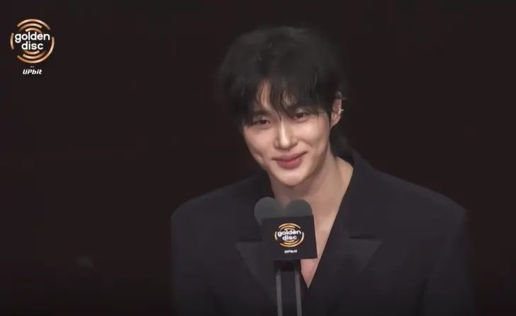 金唱片／邊佑錫捲髮帥氣頒獎！Jennie跳完全身汗奪大賞：我臉很糟