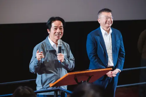 ▲總統賴清德（圖左）和中華職棒會長蔡其昌（圖右）分享《冠軍之路》的觀影心得。（圖／牽猴子提供）