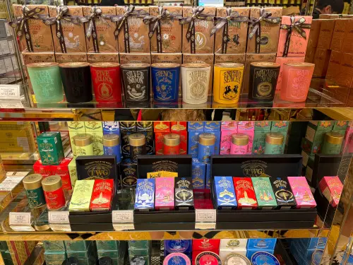 ▲TWG Tea現在不只有茶葉、茶包等商品，更開發茗茶薰香蠟燭。（圖／記者蕭涵云攝）
