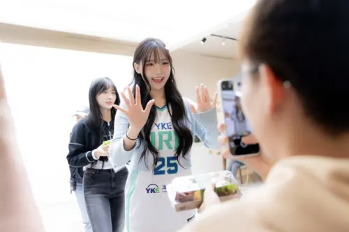 ▲主持人更教睦那京說日本網路流行語「萌ㄟ萌ㄟ」，讓她當場害羞到崩潰，笑果十足，氣氛直接被推到最高點。（圖／CHEER UP提供）