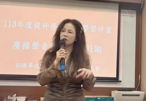 ▲台北市演藝工會理事長曹雨婷（如圖）透露他們請趙學煌的家人來申請急難救助，他的妻子來辦手續時，在她面前感覺很不快樂，還講到掉眼淚，隔天凌晨趙學煌就去世。（圖／摘自 台北市演藝工會 FB）