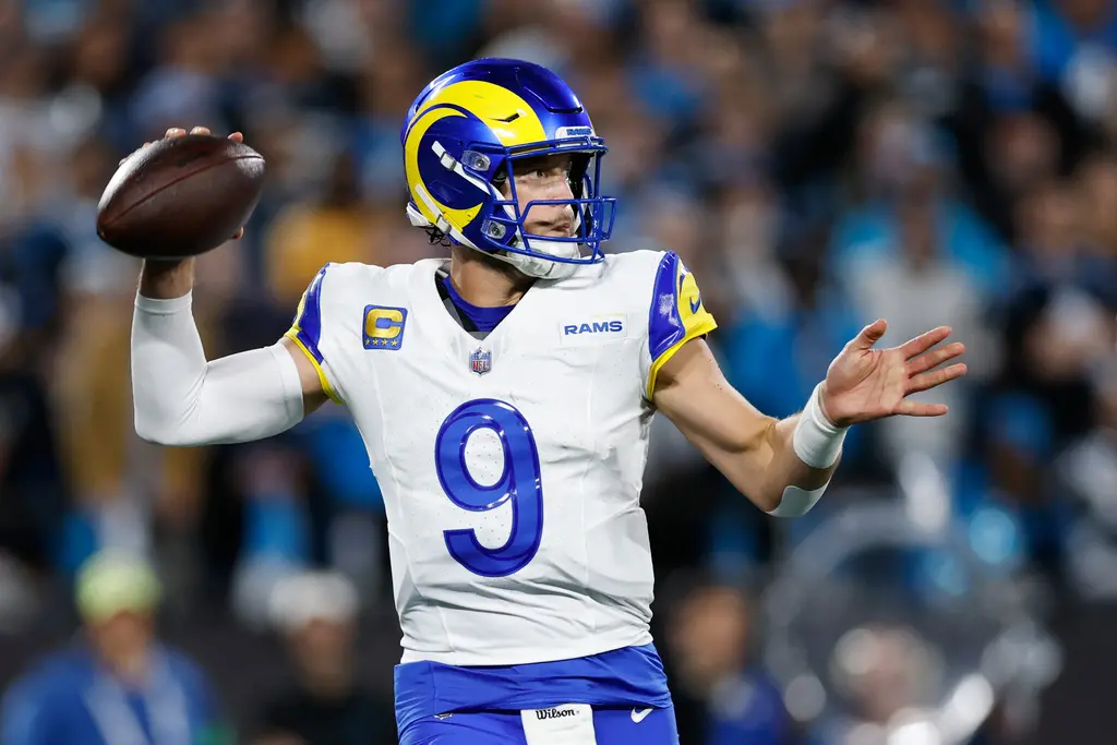 ▲洛杉磯公羊在NFL敗卡羅萊納黑豹，四分衛史塔福（Matthew Stafford）雖在比賽中弄傷傳球慣用手，仍忍痛在最後關頭傳出致勝達陣。（圖／美聯社／達志影像）