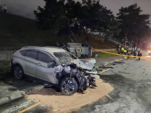 新北毒駕男失控「高速猛撞臨停車」噴飛翻覆！下秒起火狂燒畫面曝
