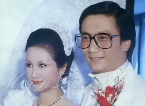 ▲謝賢（右）與狄波拉（左）的婚禮一度是娛樂界盛事，許多大牌紅星到場，也成了媒體關注焦點。（圖／摘自 青哥抖音）