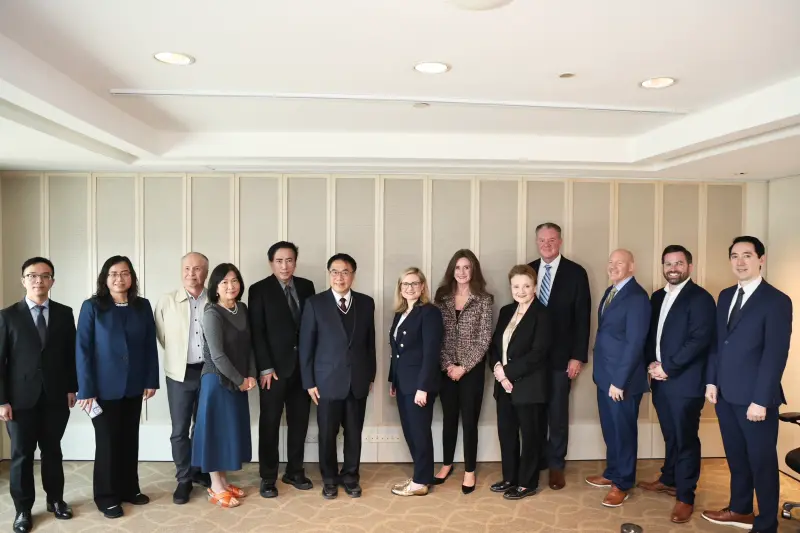 ▲ 美國亞利桑那州-鳳凰城(City of Phoenix)市長蓋蕾歌（Kate Gallego) 於今(11)日率領市議員歐布萊恩(Ann O’Brien)以及該市經濟發展及觀光相關單位首長共同蒞訪台南。（圖 ／南市府提供）