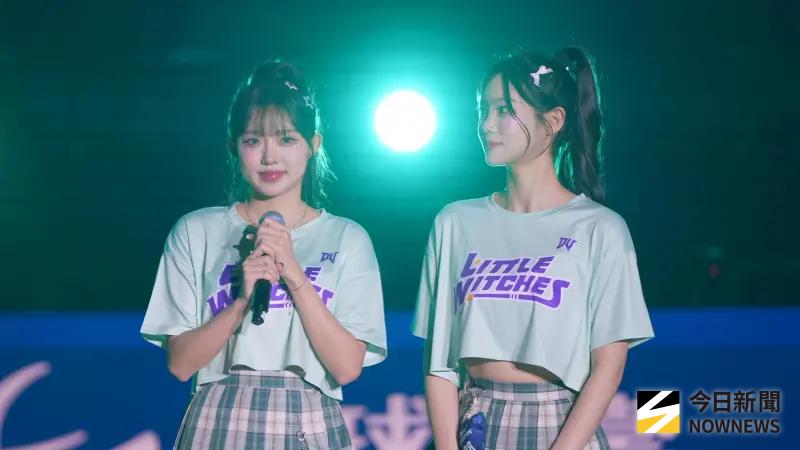 ▲職業排球臺中連莊主場推出虎仔生日派對，邀請韓籍啦啦隊女神姜秀京（左）、桂裕眞（右）助陣，姜秀京直言愛上台灣應援氛圍，桂裕眞則難忘大巨蛋震撼，為主場注入跨國交流新火花。（圖／記者張一笙攝）