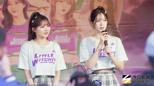 ▲姜秀京（左）昨日帶來中文歌曲〈愛你〉演出，桂裕眞則是跟著球隊一同進行開場表演。（圖／記者張一笙攝）