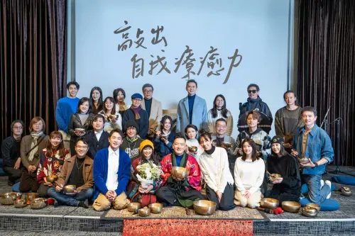 ▲種子音樂創辦人田定豐舉辦頌缽聚會，400人一起體驗生波共振。（圖／唱戲娛樂世界提供）