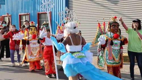 ▲電音三太子為全馬跑者加油。（圖／高市府運發局提供）