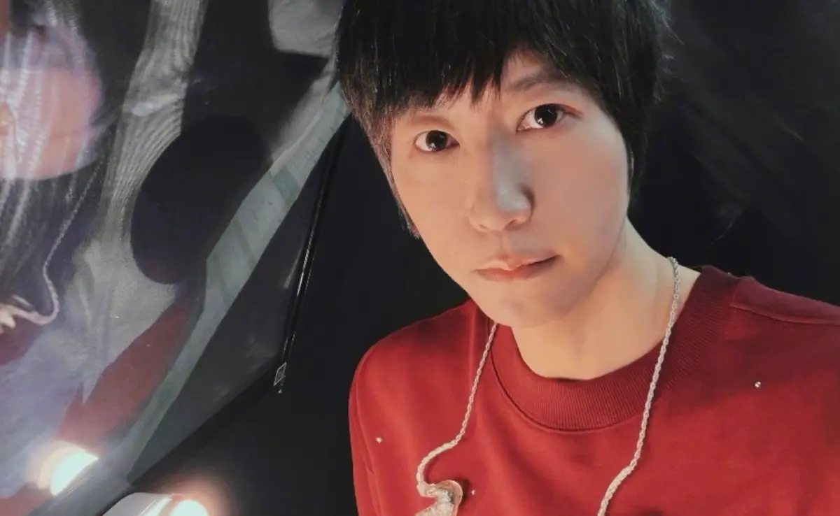 ▲阿信（如圖）昨晚跟F3一起在成都開唱，結果唱到一半開玩笑說自己想去看劉宇寧演唱會，車程20分鐘不知道來得及嗎？劉宇寧見狀則隔空秒回這是他的榮幸。（圖／微博＠阿信）