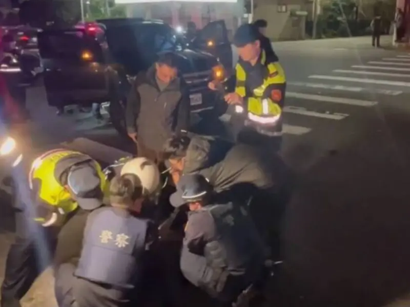 「猛男界RAIN」才剛被逮又暴走？驚傳掙脫戒具　警局內自傷急送醫