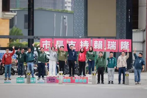 初選決戰週　賴瑞隆與市民「一週約定」接起電話守住高雄
