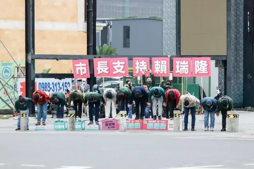 ▲賴瑞隆誠摯向市民提出「一週約定」，也拜託大家這週要顧電話、挺瑞隆，為高雄未來做出最重要的選擇。（圖／民進黨高雄市長初選參選人賴瑞隆辦公室提供）