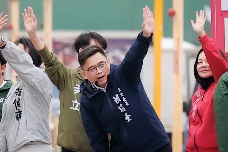 ▲賴瑞隆表示，他要向市民提出「三個優先」承諾。（圖／民進黨高雄市長初選參選人賴瑞隆辦公室提供）