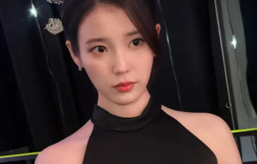 IU、李鐘碩穿情侶裝放閃竟遭抵制！她霸氣打臉：是不同衣服耶
