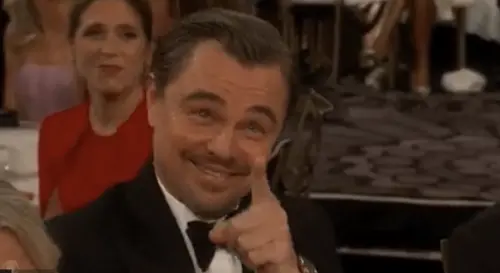 ▲李奧納多狄卡皮歐在金球獎頒獎典禮上被消遣，臉上還是露出不失禮的笑容。（圖／摘自 Golden Globes Ｘ）