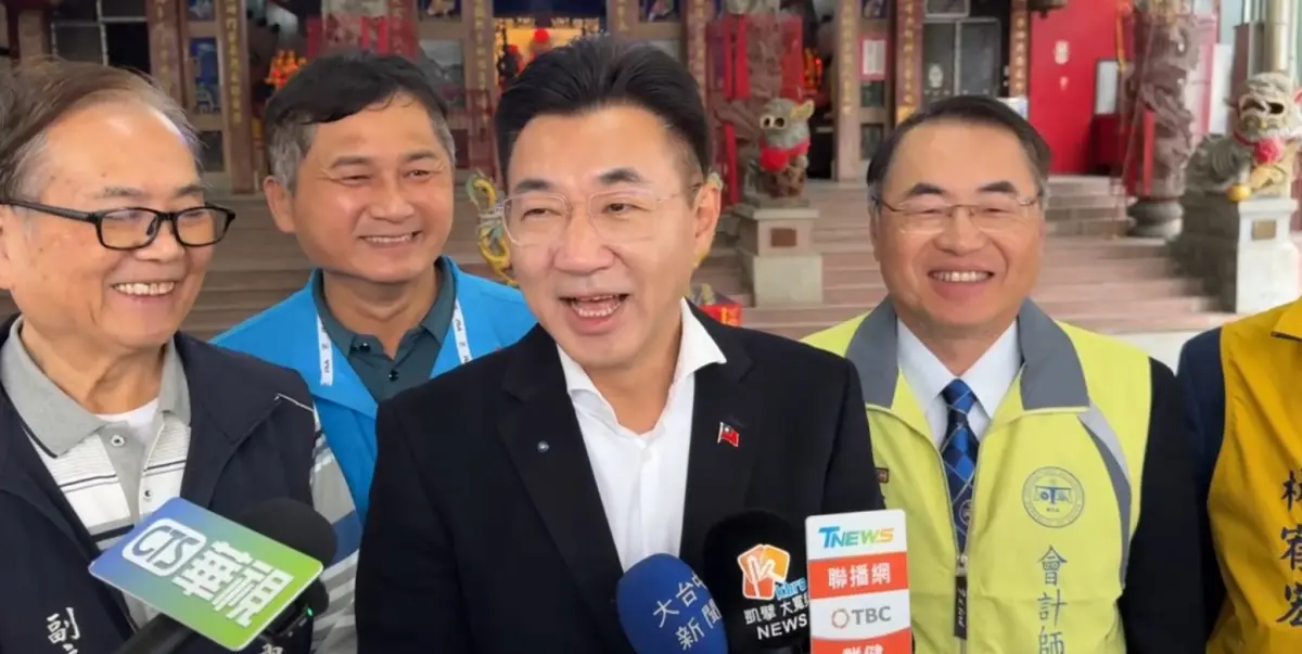 ▲媒體問及黃暐瀚評估，江啟臣最後出線的機率比較高，江啟臣掩不住開心笑容（圖／讀者提供，2026.01.12）