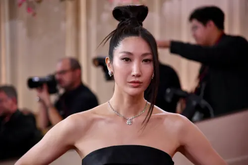 ▲〈Golden〉主唱Ejae在韓國當了10年練習生都無法出道，多年後靠著這首歌曲登上金球獎頒獎典禮的舞台，成為獲獎者，是很勵志的故事。（圖／美聯社／達志影像）